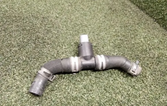 Porsche Cayenne (9Y0 9Y3) Engine coolant pipe/hose 4M0121140F 4M0121140 4M0145919