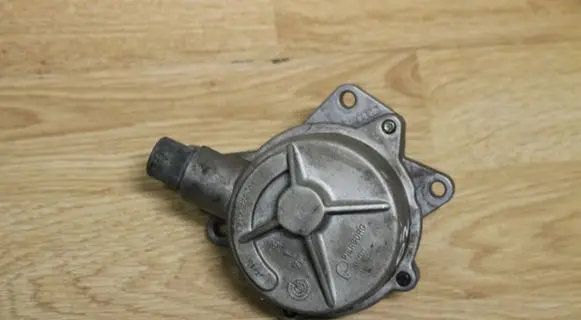 Volkswagen PASSAT B5.5 Vacuum pump