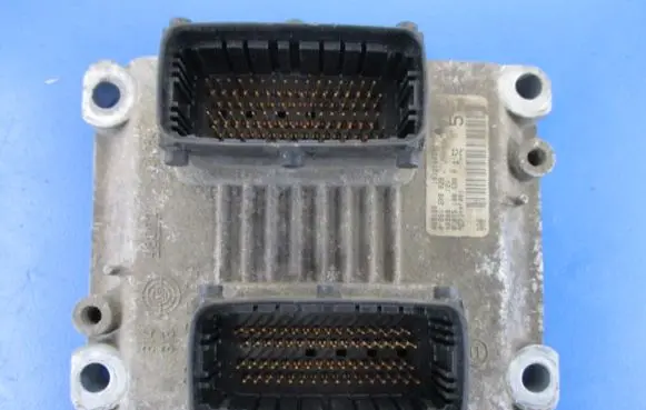 Fiat Punto (188) Engine control unit/module ECU 1039S02301