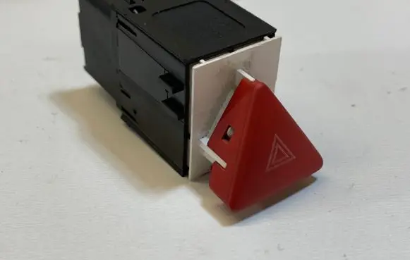 Volkswagen PASSAT B6 Hazard light switch 3C0953509A
