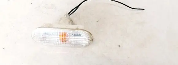 Ford Focus Front fender indicator light 4M5A13K309AA 4M5A-13K309-AA