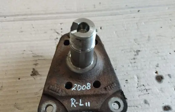 Peugeot 2008 I Rear wheel hub spindle/knuckle 