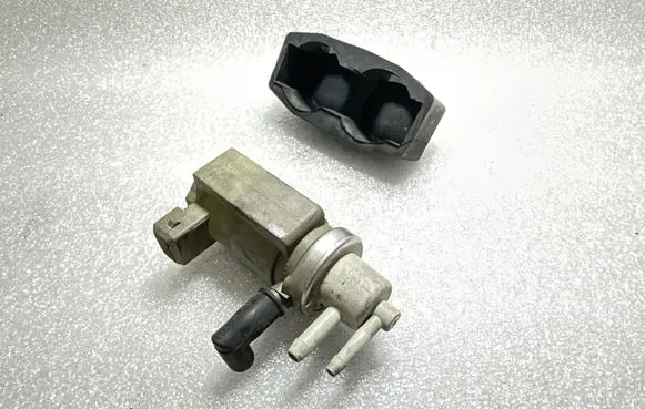 Audi A6 S6 C6 4F Turbo solenoid valve 059906627A