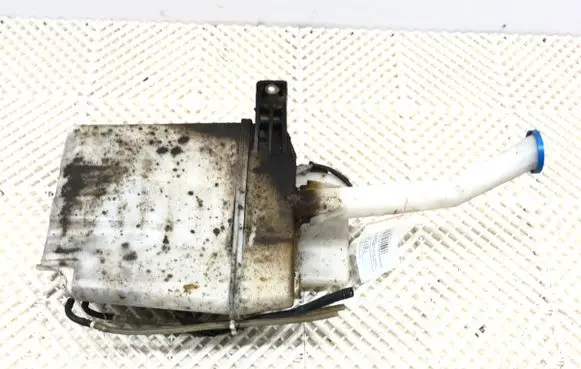 Windshield washer fluid reservoir/tank