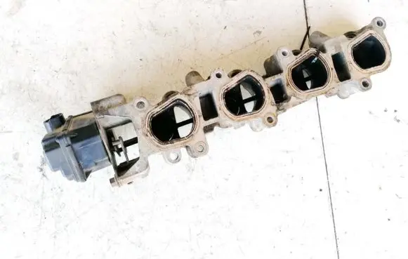 Ford Focus Exhaust manifold YS4E9J559AC YS4U-9U524-AC