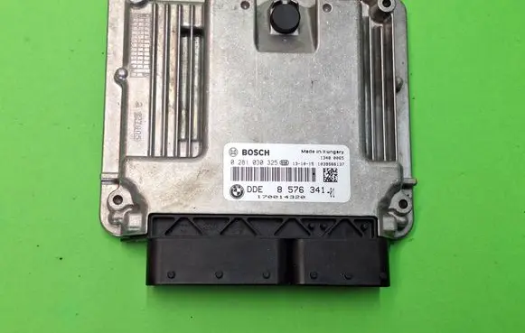 BMW 1 F20 F21 Engine control unit/module 0281030325 8576341 170014320