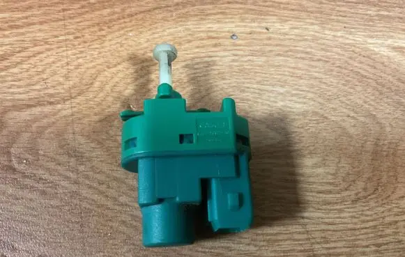 Ford Mondeo Mk III Brake pedal sensor switch 94BB9C872AC P6MGA