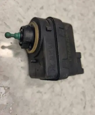 Renault Scenic I Headlight level adjustment motor P7700840141