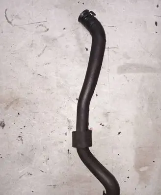 Volkswagen PASSAT B6 Engine coolant pipe/hose