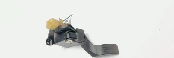 Ford Focus Pedal assembly 2M519F836AD