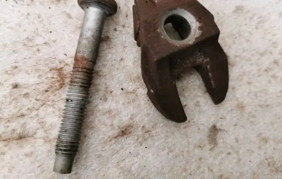 Citroen Berlingo Fuel Injector clamp holder 23836