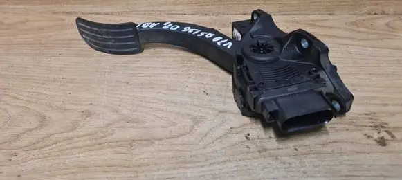 Volvo V70 Accelerator throttle pedal 6G929F836BD