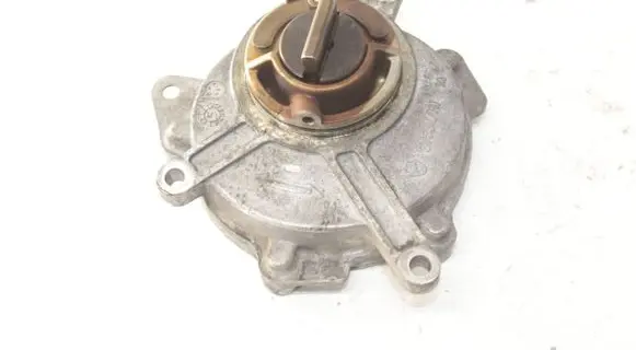 Volkswagen PASSAT B6 Vacuum pump 06D145100E