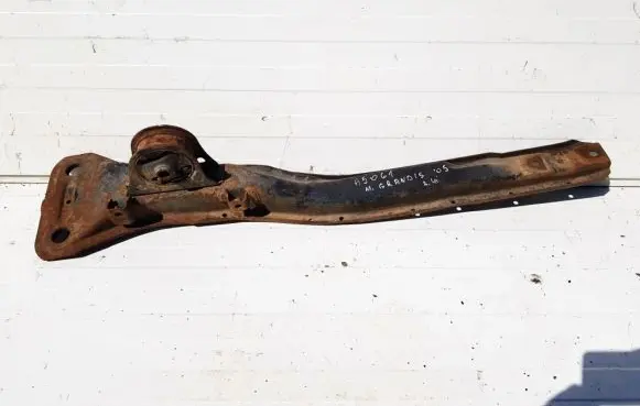 Mitsubishi Grandis Front subframe