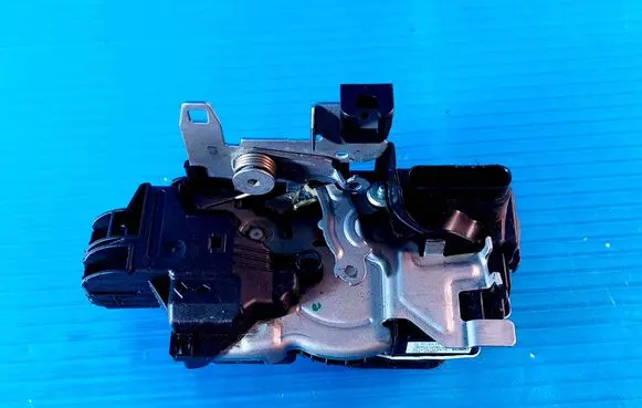 LEVC TX Tailgate/boot open switch button 1B0001773AA