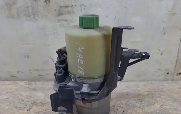 Volkswagen Polo V 6R Power steering pump 6R0423156B