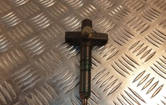 Mitsubishi Pajero Fuel injector 087Z484410