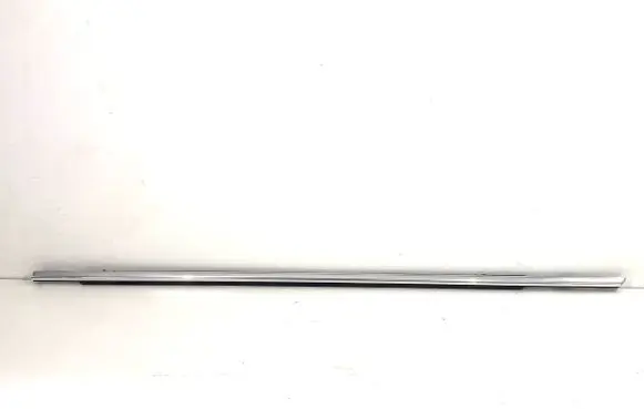 Volvo XC60 Front door windshield rail 