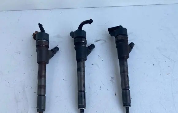Toyota Yaris Fuel injectors set 236700N030 0445110262