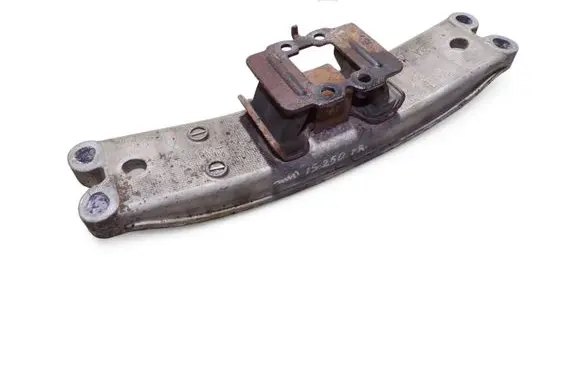 Lexus IS 220D-250-350 Gearbox mounting bracket 284W