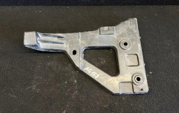 Audi A6 S6 C6 4F Fender mounting bracket 4F0807227