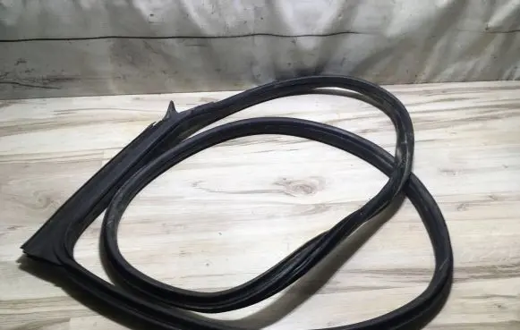 Mini One - Cooper F56 F55 Front door rubber seal 
