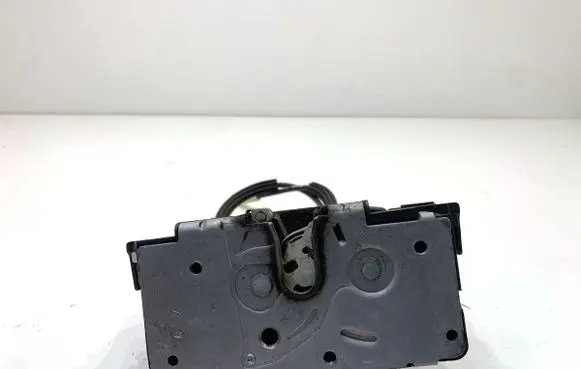 Opel Corsa E Front door lock 13431841