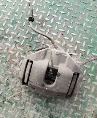 BMW 5 E60 E61 Front brake caliper 6030324