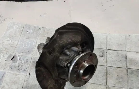 BMW 1 E81 E87 Front wheel hub