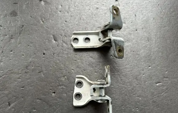 Mitsubishi Pajero Rear door hinge set MR220211 MR292180