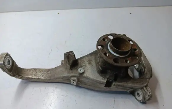 Maserati Quattroporte Front wheel hub 670001898