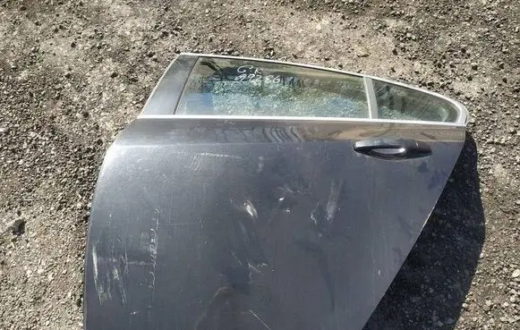 Opel Insignia A Rear door juodos