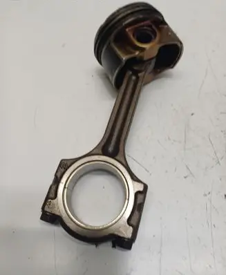 Nissan Qashqai Piston with connecting rod 08091