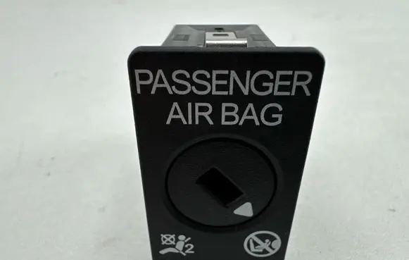 Passenger airbag on/off switch