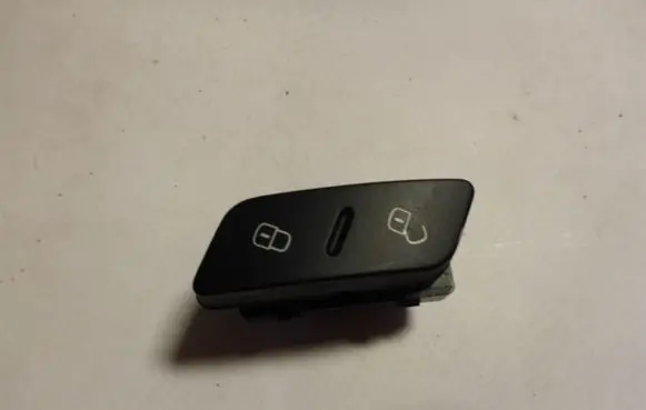 Volkswagen PASSAT B7 Central locking switch button 