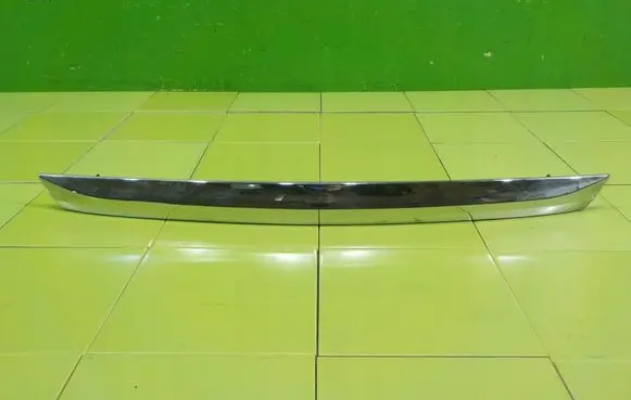 Toyota Avensis T270 Rear light center trim bar blend 18AB29