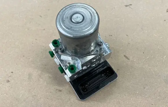 Mercedes-Benz E AMG W213 ABS Pump A2139008739 A030P141A A030L458