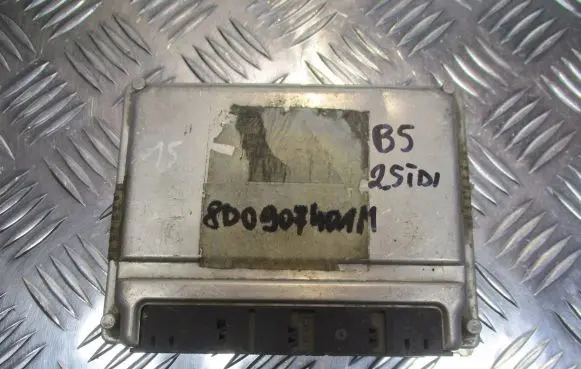 Volkswagen PASSAT B5.5 Engine control unit/module 8D0907401M