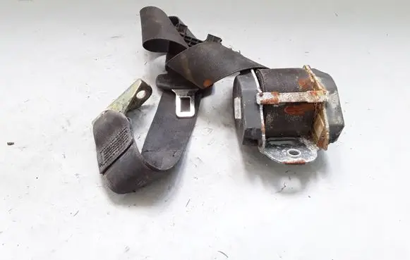 Volkswagen Jetta V Rear seatbelt GB84101994
