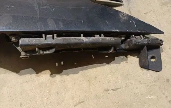 Front bumper mounting bracket