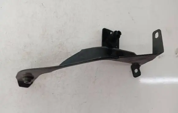 BMW 6 E63 E64 Front bumper mounting bracket 51647060811 51647060811-12