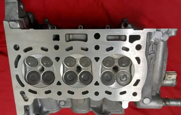 Toyota Yaris Engine head 0000
