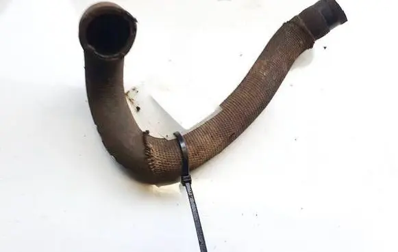 Engine coolant pipe/hose