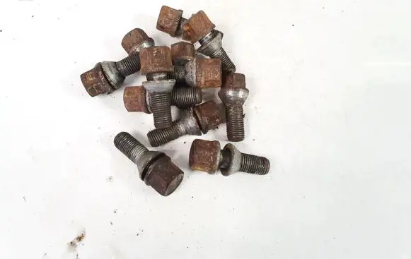 Nuts/bolts