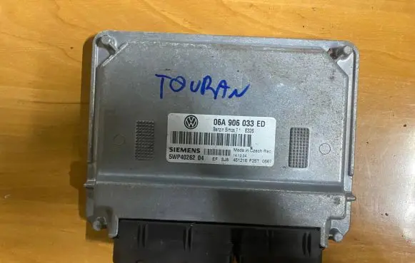 Volkswagen Touran I Engine control unit/module ECU 06A906033ED 5WP4026204