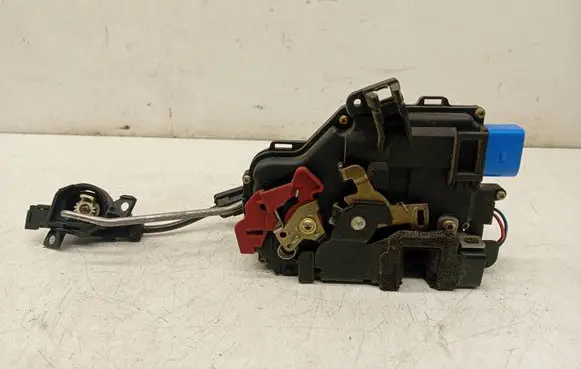 Audi A8 S8 D3 4E Front door lock 4E1837015