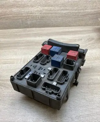 Renault Laguna II Fuse module 8200148810A 8200004201E