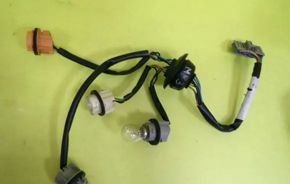 Ford Mondeo Mk III Tail light bulb cover holder