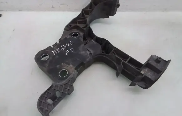 Renault Megane II Headlight/headlamp mounting bracket 8200137496