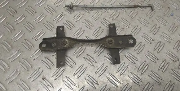 Toyota RAV 4 (XA20) Battery bracket 